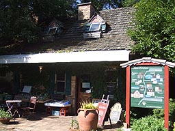 COUNTRY KITCHEN
